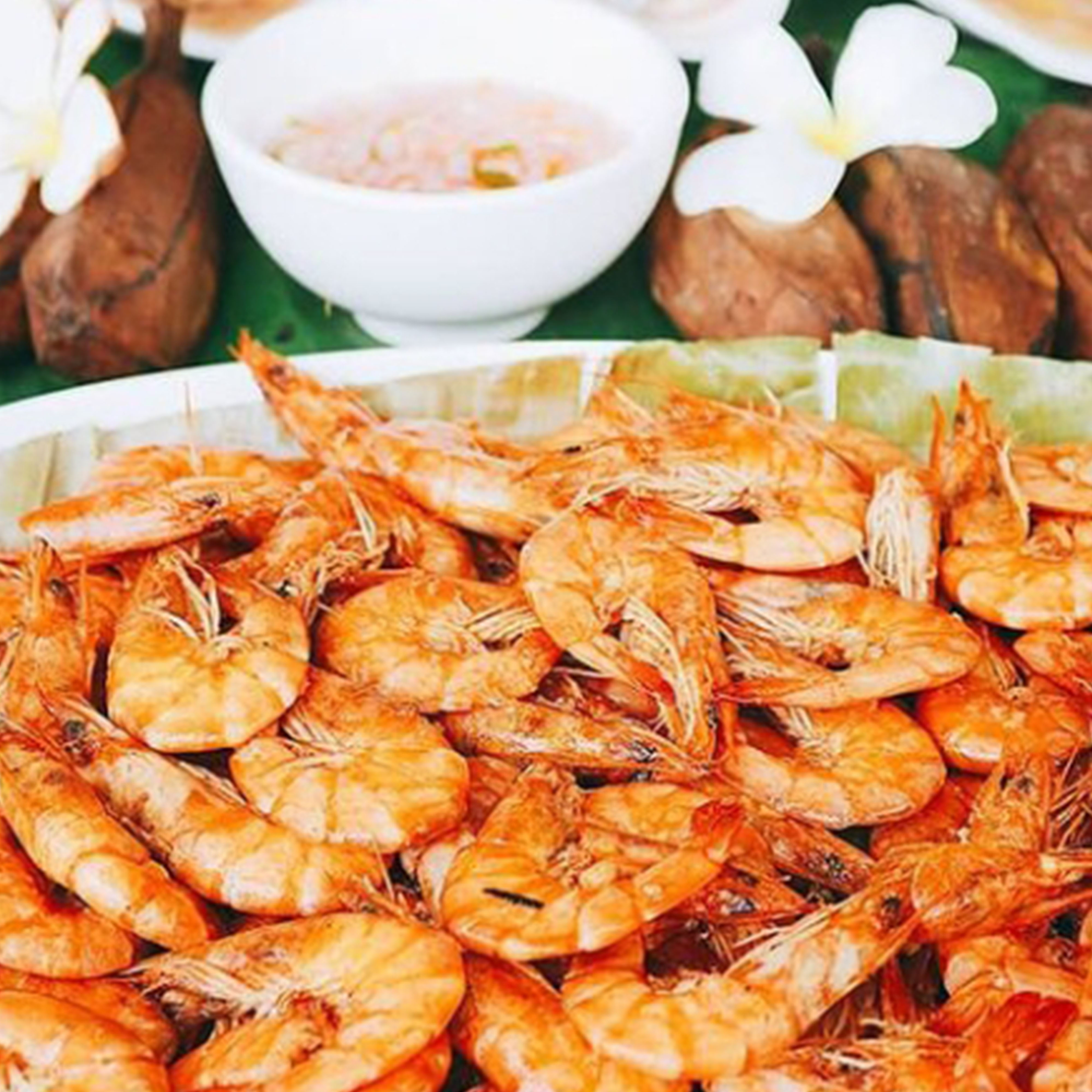 <b class="font-bara"><i class="bi bi-geo-fill h4"></i> GARLIC SHRIMP</b> <br/>
